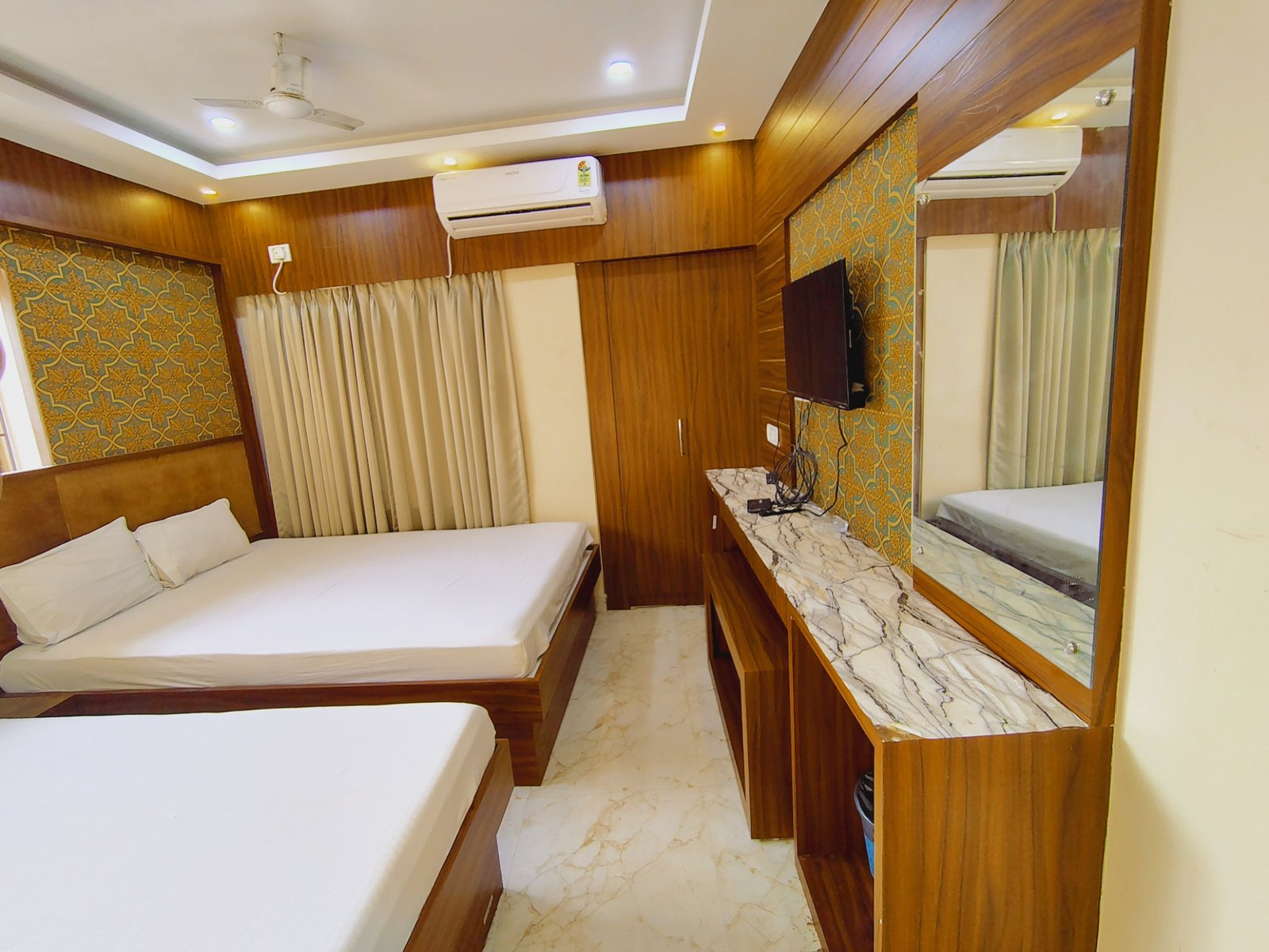 Welcome to Sunnsand Hotel Rooms and Services