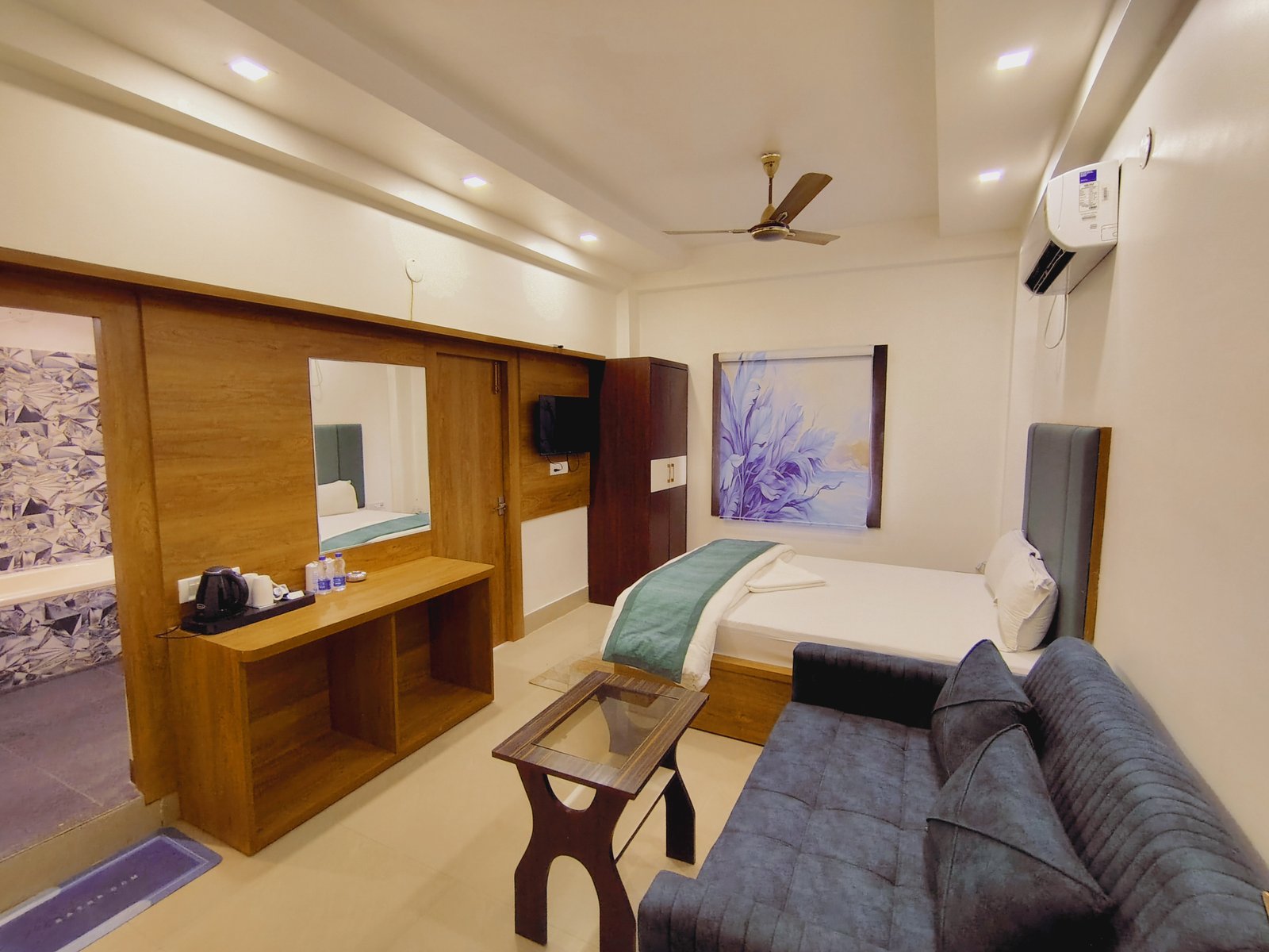 Upto 30% off on Room